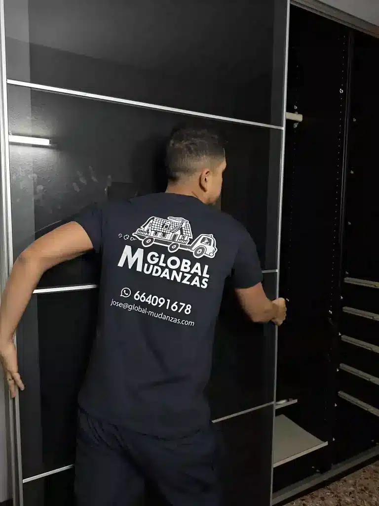 Montaje de muebles por Global Mudanzas en Barcelona