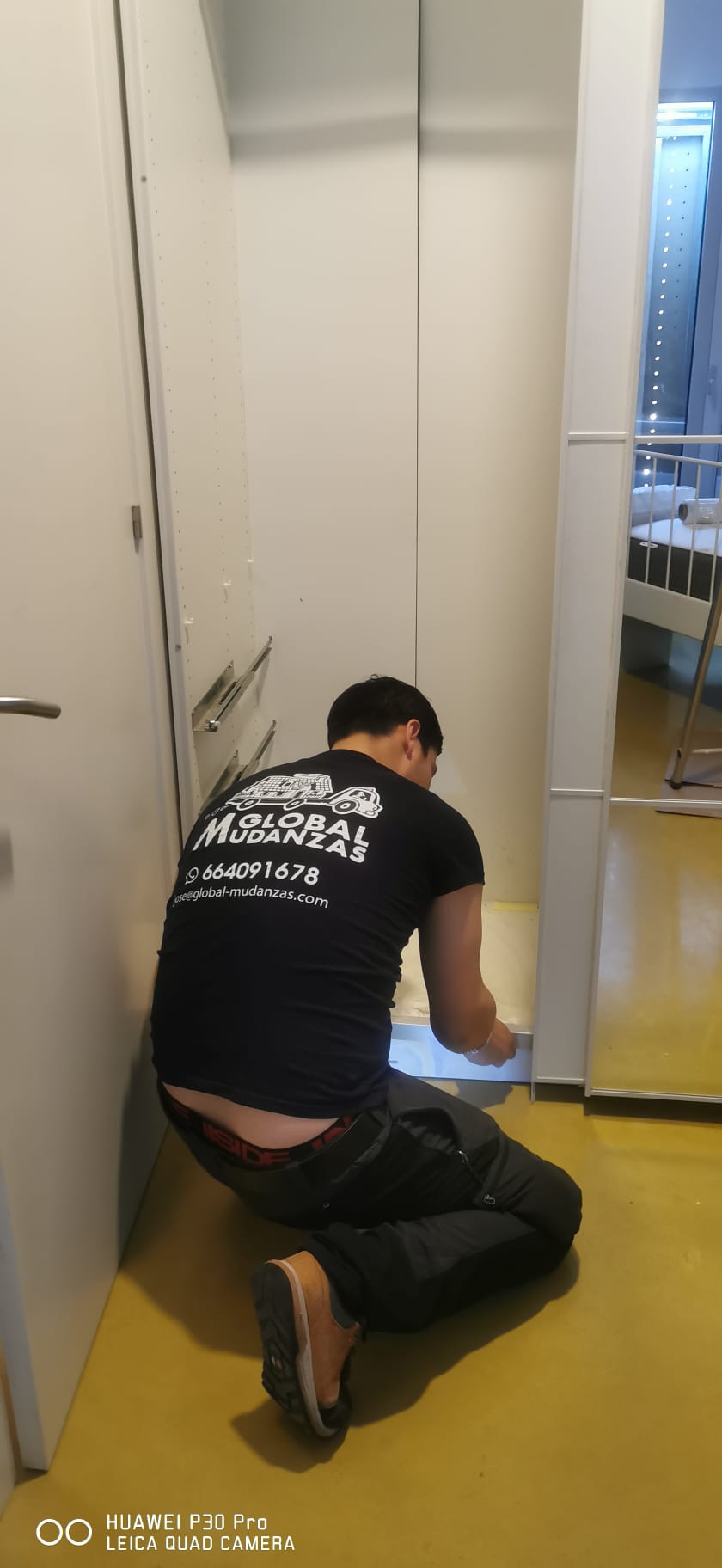 desmontaje y montaje de muebles de oficina en Barcelona por Global Mudanzas
